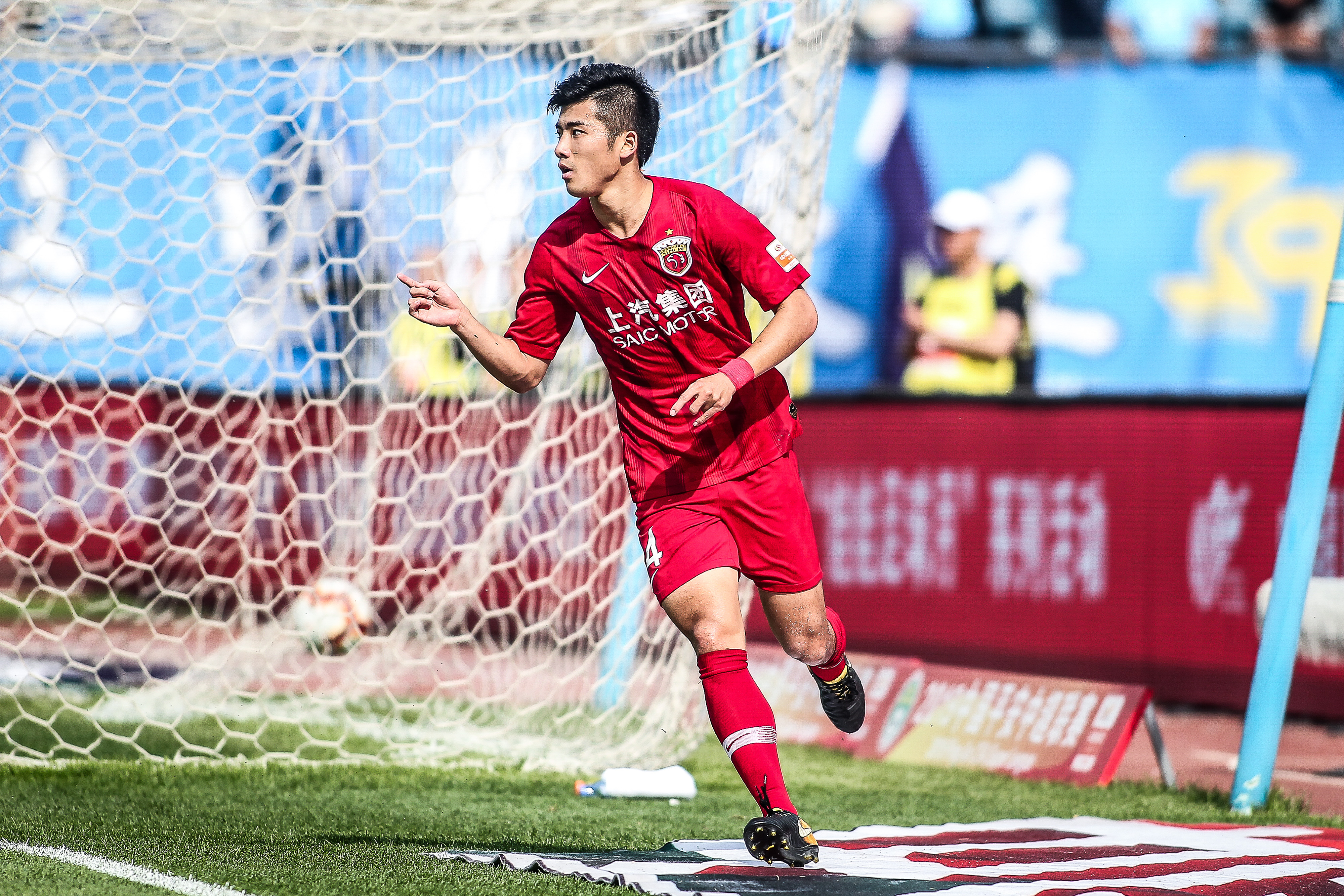 葡萄牙体育3-0布鲁日，路易斯-苏亚雷斯传射，特林康建功