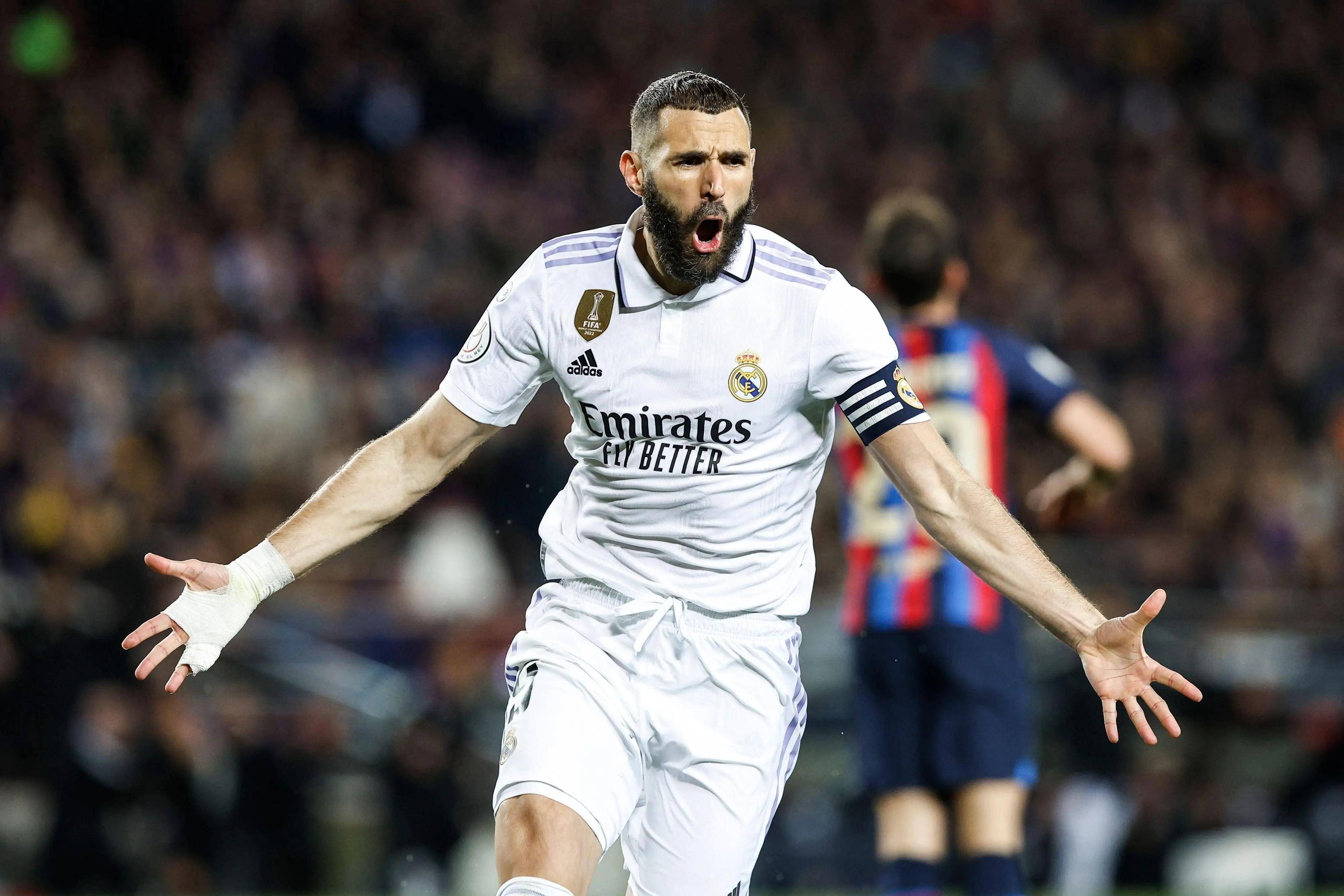 深圳新鹏城主帅陈涛观战曼城比赛，明日与城市集团同事会面