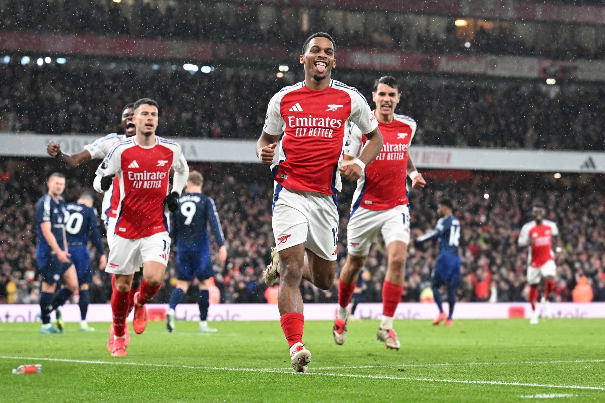 字母哥谈七连败：任何人不该只打着自己的小算盘，必须专注赢球