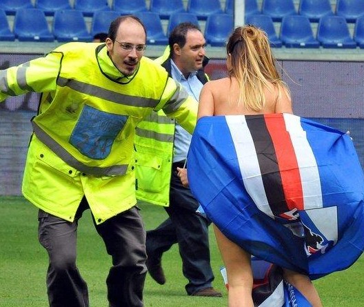 迪卡尼奥：希门尼斯的绝杀巴雷拉要负责，他就站在那里不动